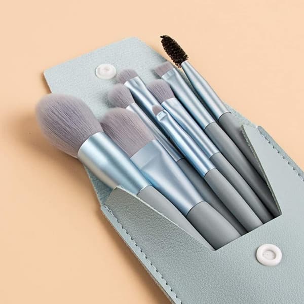 Makeup Set med 8 professionella sminkborstar med foundation Conce