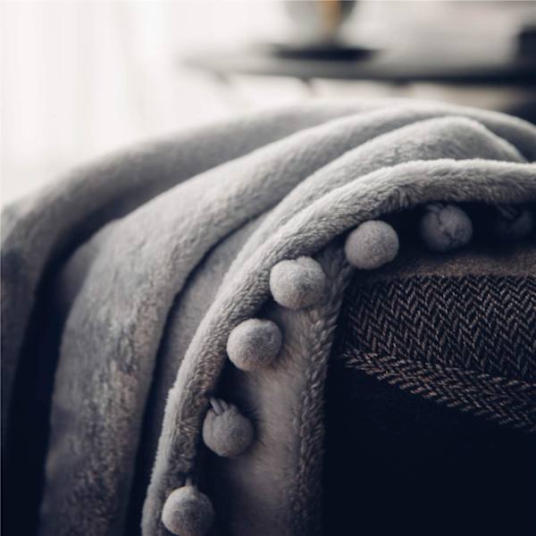 Fleece-peitto pompolla, mukava pehmeä Cashmere-peitto sohvalla
