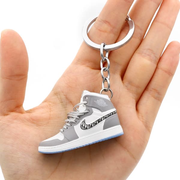 Grå og hvid sko model nøglering taske vedhæng 3d mini tre-dim