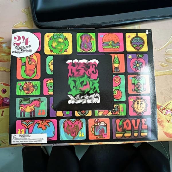 Adventskalender 2026 för barn Mini Squishys Leksaksnedräkningskalender med söta mini klämleksaker Present A