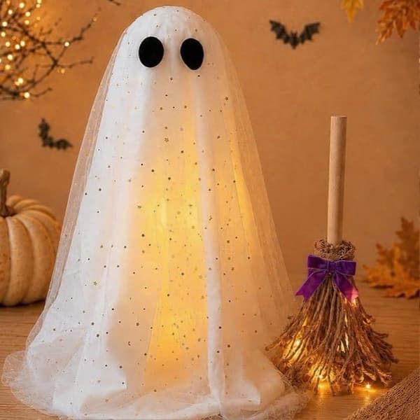 Halloween-spøkelsesdekorasjon med kost – Justerbart stativ – for bord og peis A
