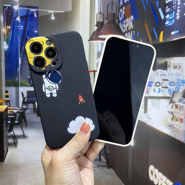 Astronautskal för iPhone 14 Pro Max, Sött Rymdmönster (Svart)