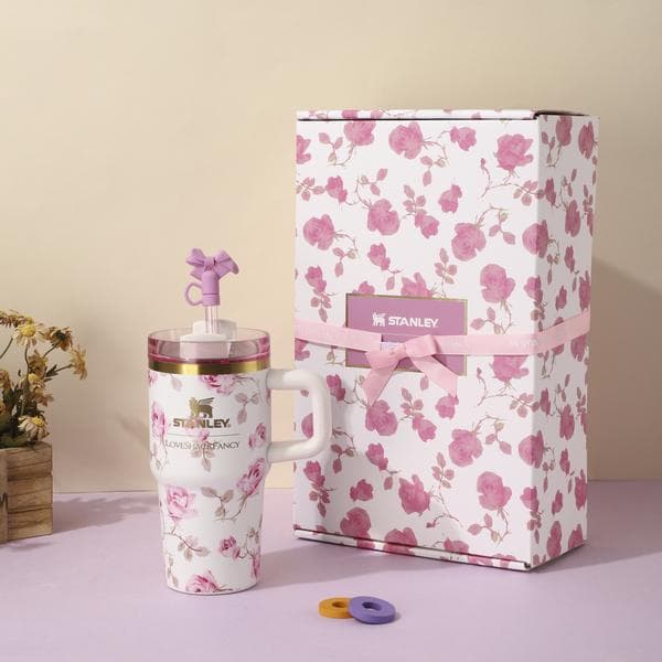 Högt värde blommig presentförpackning ismugg 20oz bilmugg stor kapacitet vakuum bärbar sugrörsmugg ismugg Present Liten presentförpackning vit pollen