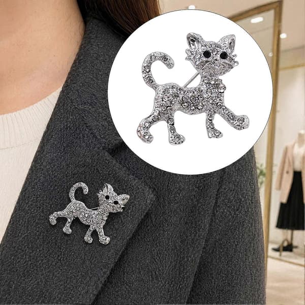 Katteformet Brosje – Rhinstein & Leken – til Genser Silver