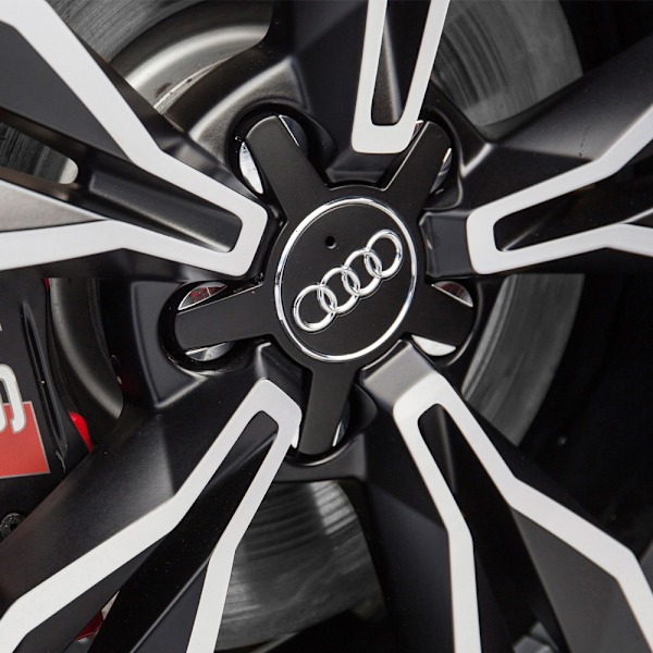4-pakkia - Audi Keskiöpyörät / Navan Embleemit - Auto 240 Svart 70 mm / 135 mm