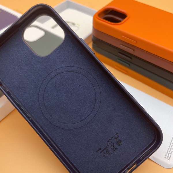 Nahkakotelo iPhone 13:lle MagSafella - Keskiyönmusta