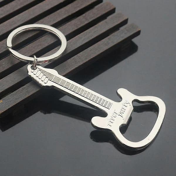 Metallgitarr Flasköppnare Nyckelring Ny Design Gitarr Ölflasköppnare Hängande Ring Nyckelring Verktyg Hushållspresenter