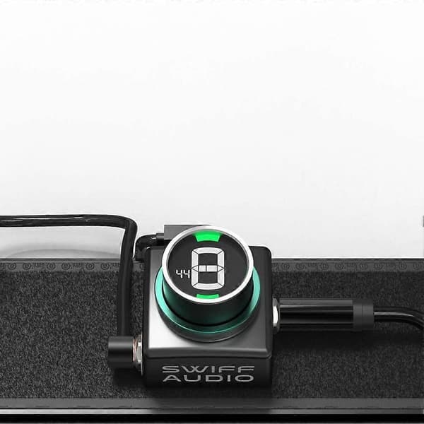 SWIFF C20 Innovativ Mini Pedal Tuner Kompatibel med Kromatisk Gitarr Bas Stämning LED-Display Justerbart A4 Område Värde 430-449Hz - Perfekt