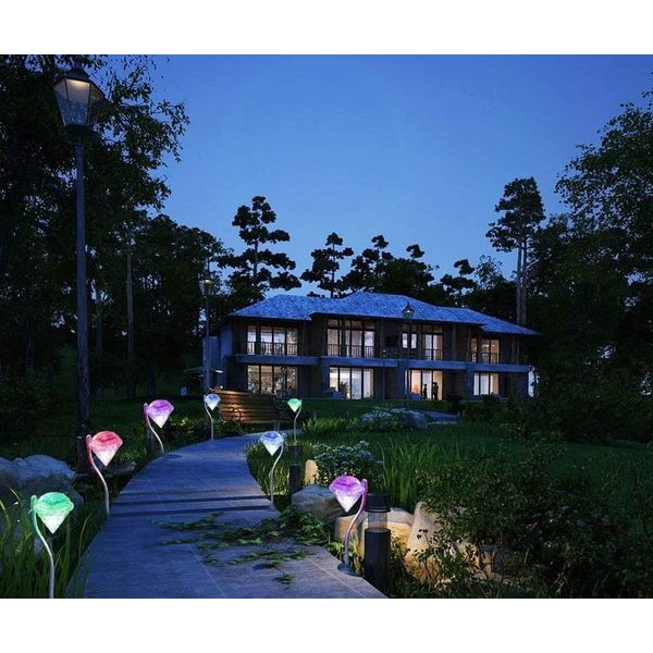 4 kpl LED-aurinkokennovaloja väriä vaihtavalla timanttikoristeella puutarhaan, nurmikolle ja maisemaan