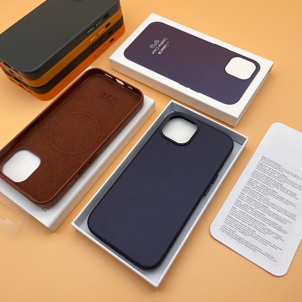 Nahkakotelo iPhone 13:lle MagSafella - Keskiyönmusta