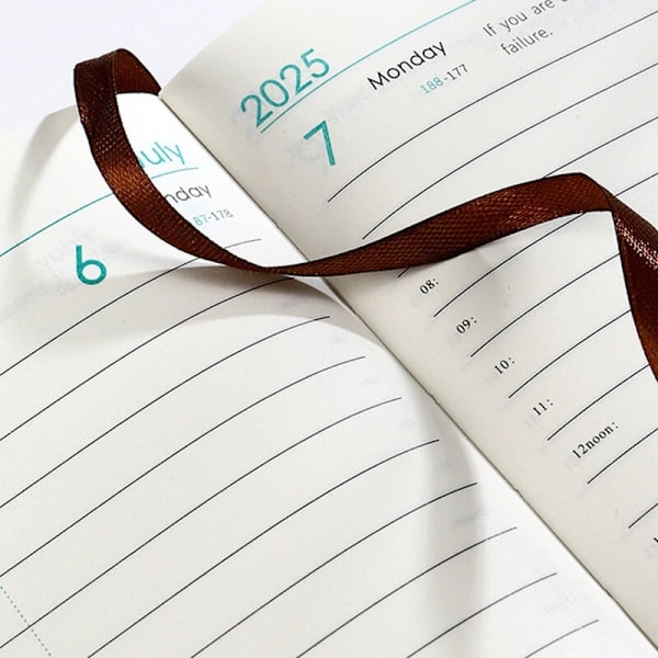 Ho kalender 2025-2026, månadskalender, daglig schemaläggare. Perfekt för skol- och kontorsmaterial