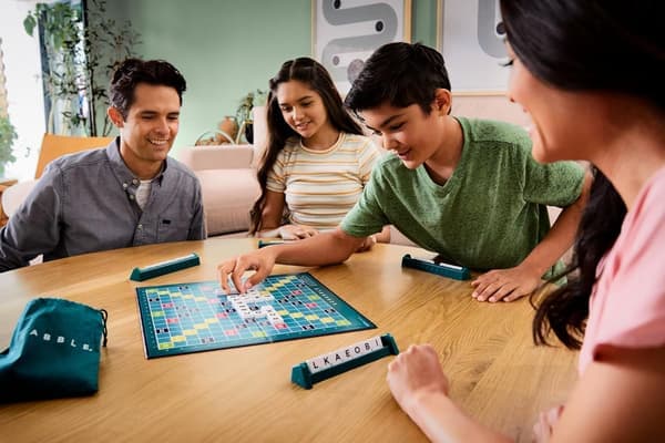Klassisk Scrabble-spil for voksne og børn, engelsk version, ordspil for 2-4 spillere