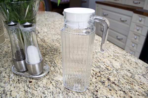 Ravenhead Kylskåpsdörr 1.1L Picknick Vattenkanna i Glas med Lock, glas med plastlock