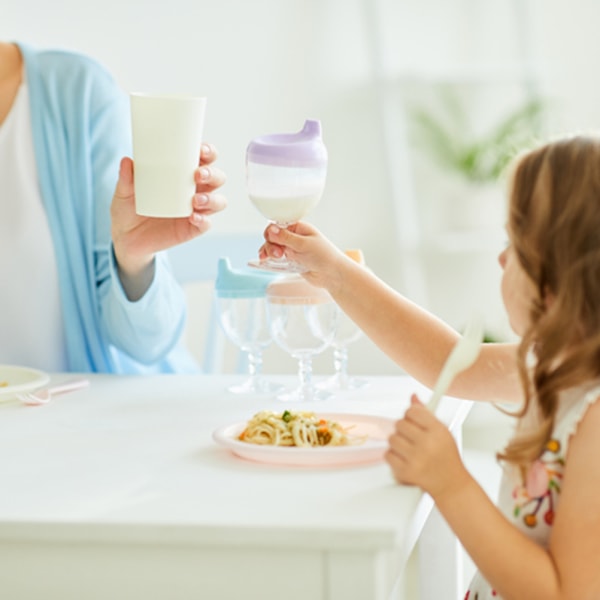 Baby Cup Goblet Festkop Plast Vinglas Drikkekop Mælkeflaske med låg til Baby Børn Fødselsdagsfest Jul Nytår Fejring