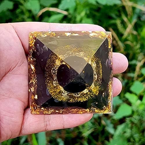 Positiv energi krystalpyramide, krystalkugle og obsidian bildekoration