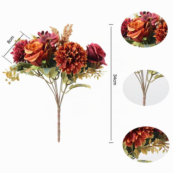 Buketter av kunstige roser og høstblomster er perfekte til dekorasjon.