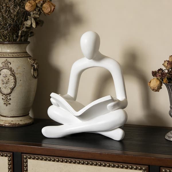 Modern, lekfull, halkfri skulptur, modern estetik, bokstöd i harts.