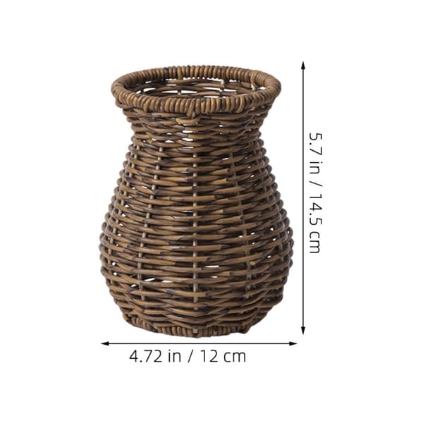 rustik brun vävd plastvas; lätt att rengöra tack vare sin släta yta.