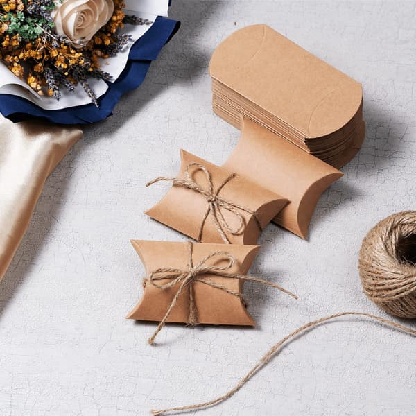 Kuddaskar - 50 Presentaskar med Snöre - Mini Presentaskar av Kraftpapper (8,9 x 6,4 x 2,5 cm)