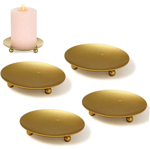 Kultainen kynttilänjalka, 4 koristeellista metallikynttilää