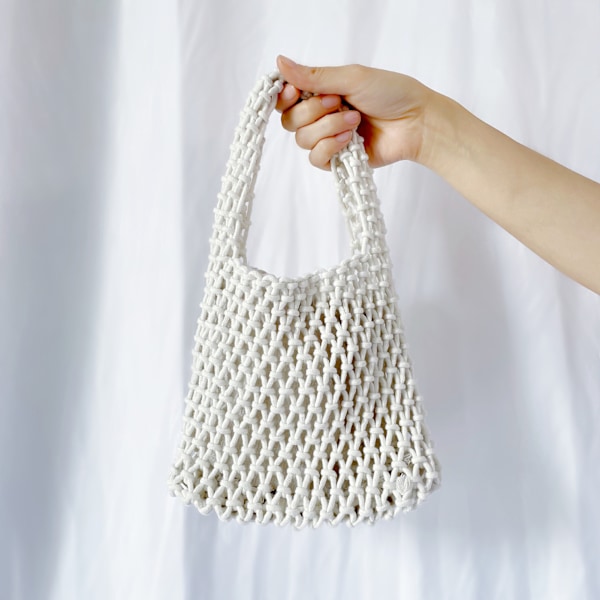 Hand Woven Wrist Bag Hollow Mesh Design Korean Style Mini Tote Bag for Women Beach Shopping White