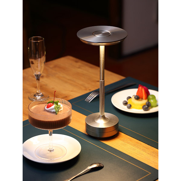 Trådløs Bordlampe Dæmpbar Vandafvisende Metal USB Opladningsbar Bordlampe (Guld)