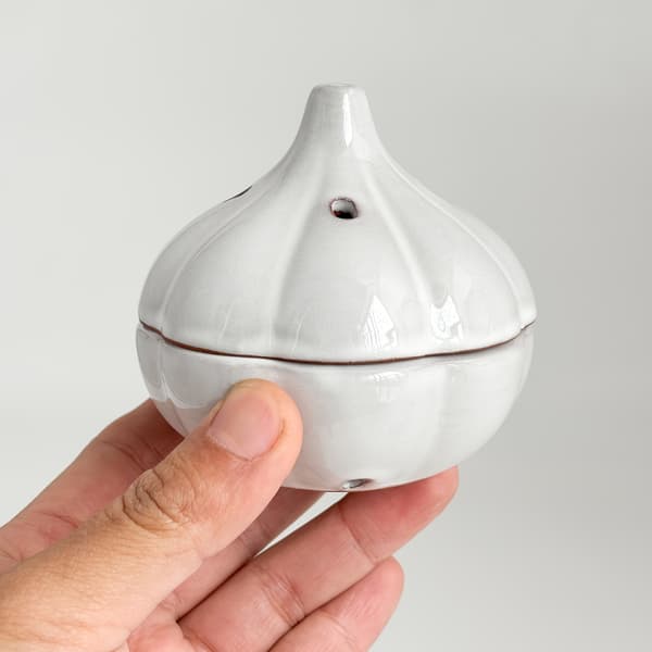 Ceramic Garlic Keeper with Ventilation Holes, Durable Garlic Storage Container