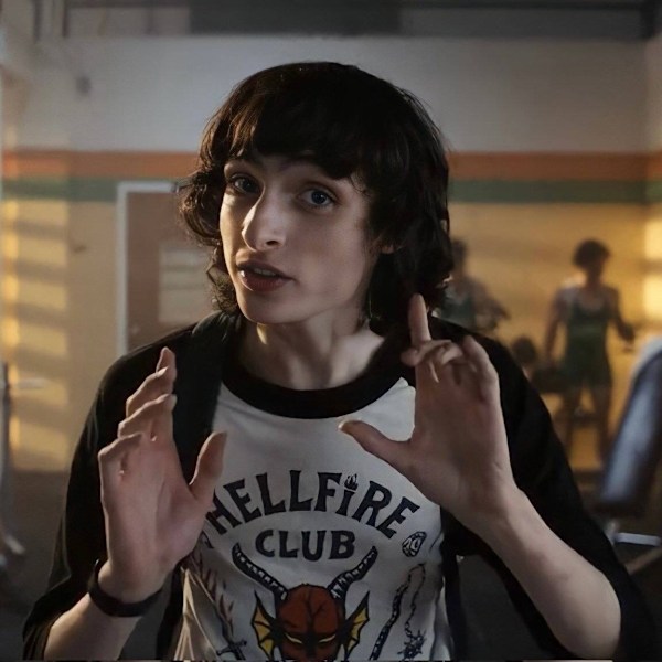 Stranger Things 4 Pitkähihainen T-paita Hellfire