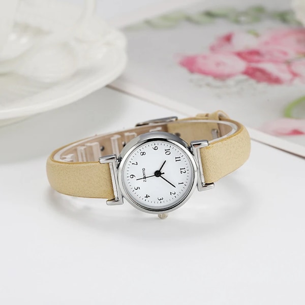 Lyx Watch Kvartslegeringsklocka Dammode Liten urtavla Casual Watch Läderarmbandsur Zegarek Damski