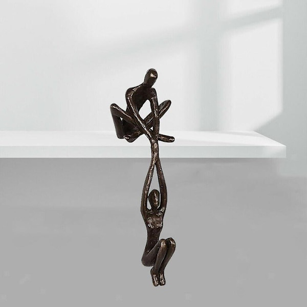 Parfigur i Resin - Man Lyfter Kvinna - Dekorationsskulptur