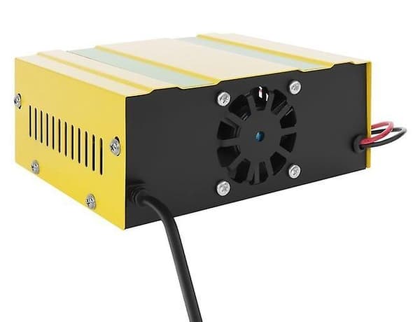 12V/24V akun latauslaite