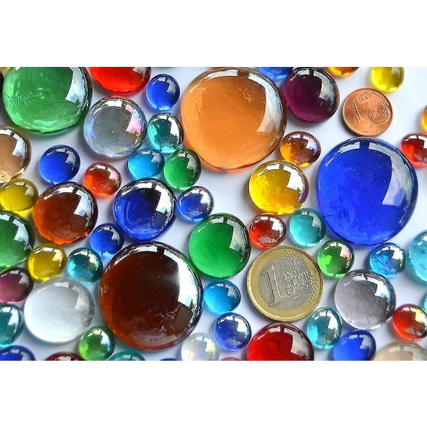 176 G Värikkäitä lasikiviä 3 eri koossa, 1-3 cm koristemosaiikkikivet, n. 66 kappaletta