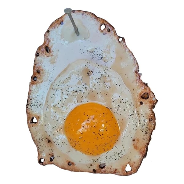Paistettu muna ripustettu kynsiin Paistettu muna seinä Taide Hauska munaveistos seinälle ripustettu paistettu muna gourmet-koristelu olohuoneen keittiöön