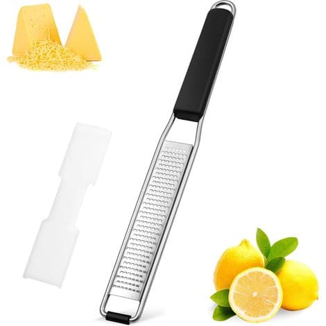 1 ostrivjärn, 1 silverfärgat citrusrivjärn, 1 parmesanrivjärn, 1 ingefärsrivjärn