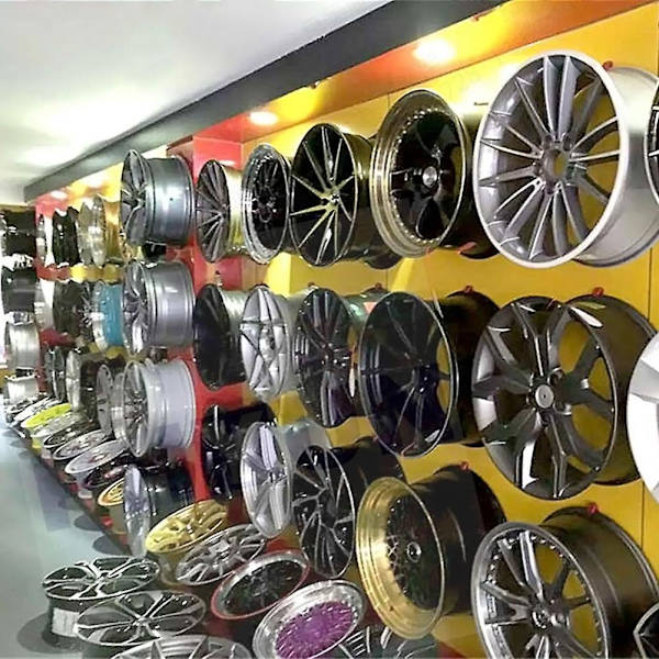 Däckhjulnavkrokskärmställ Metallhållare Rack Väggmonterad Racingbilhjulnavhängande krok