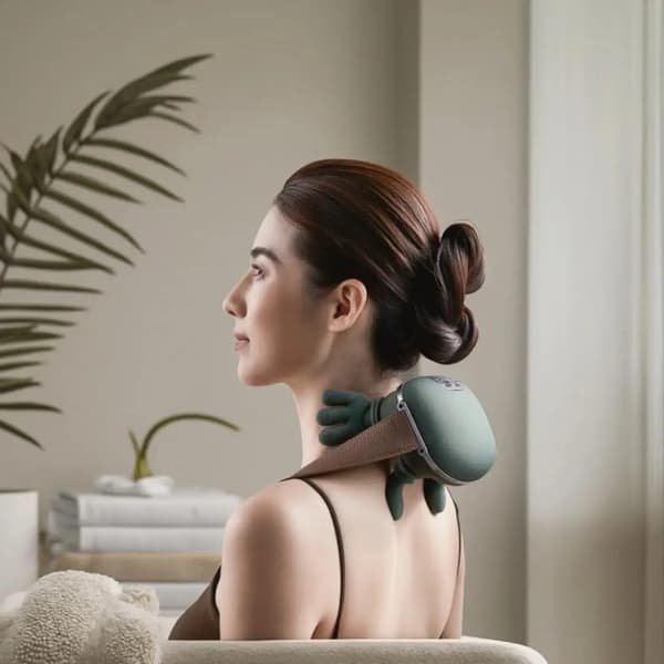 Neck and Body Massager - 4D Kneading with Heat 1000