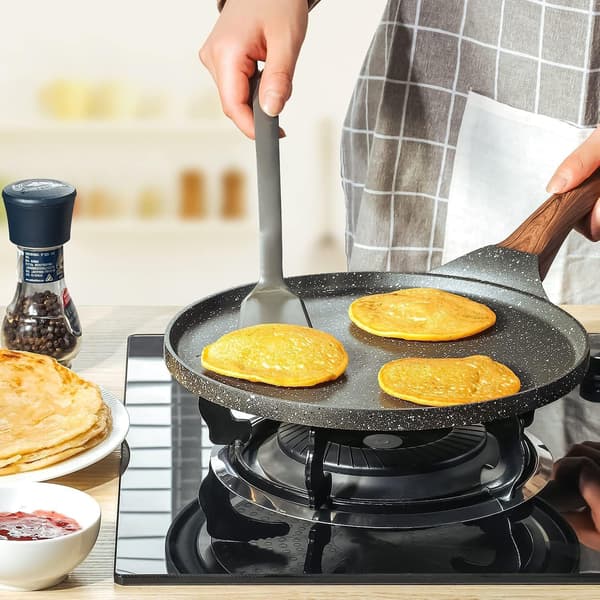 26 cm Crepe Pan - Induction Compatible - Crepe Maker with Batter Spreader - Comfortable and Ergonomic Handle