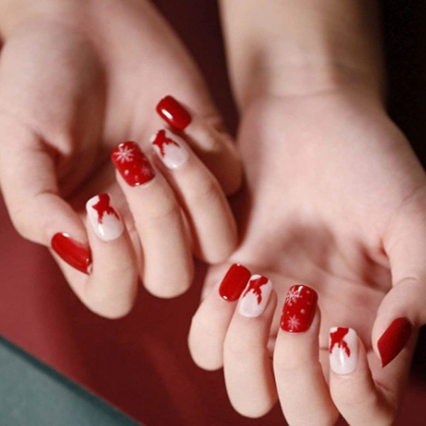 Röd press på naglar Korta juldekorationer Fyrkantiga falska naglar Söt cover lösnaglar för kvinnor och tjejer24st