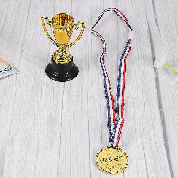 15 sæt Mini Trophy Student Sports Award Trofæmedalje med bånd Børnelegetøj til Game School Børnehave (trofæ, medalje hver 15)
