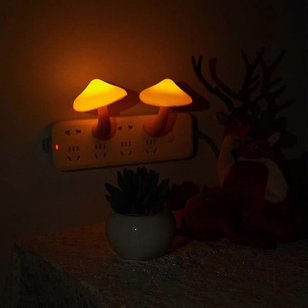 2 LED champignon natlamper, lysstyrede stikkontaktlamper, gule LED lysinduktionsnatlamper, mini magisk champignon sengelampe (gul)