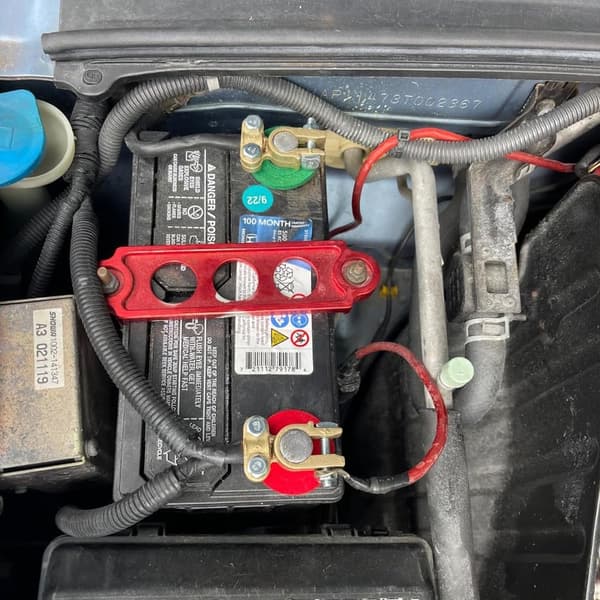 Batteripolskor i mässing, toppmonterade batteriklämmor, 1 par