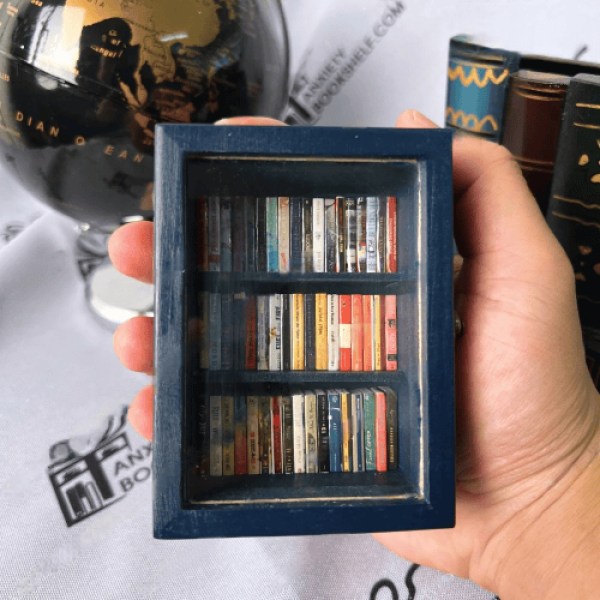 Bärbar ångestlindring: Skaka bort stress med Pocket Bookshelf - var som helst, när som helst! 1 ST