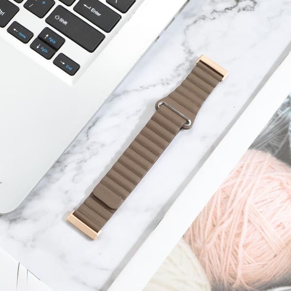 Fitbit Versa 3 urrem i ekte skinn - Kaffe Brown