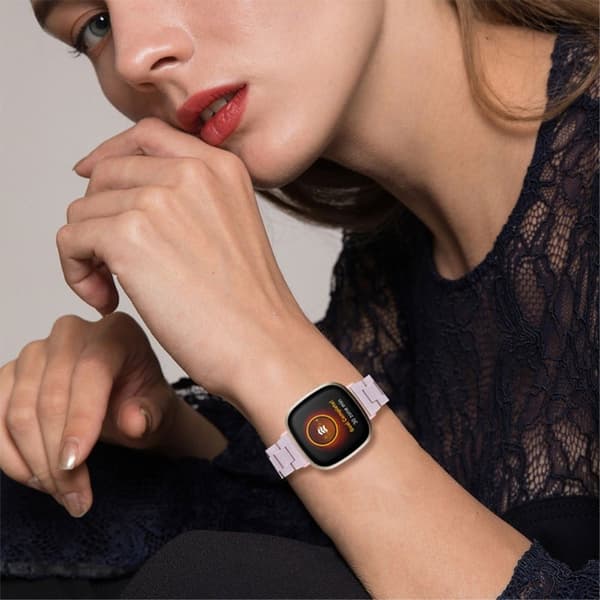 Fitbit Sense / Versa 3 urrem med resinperler - Lyselilla Purple