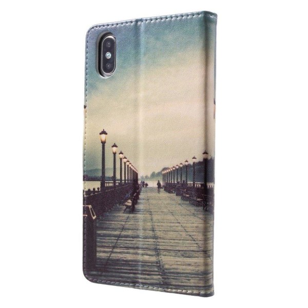 iPhone Xs Max flip cover i mønstret læder - Dock At Sunset Multicolor