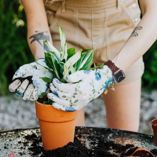 Apple Watch (45 mm) urrem i silikone med blomstermønster - Rødvin Red