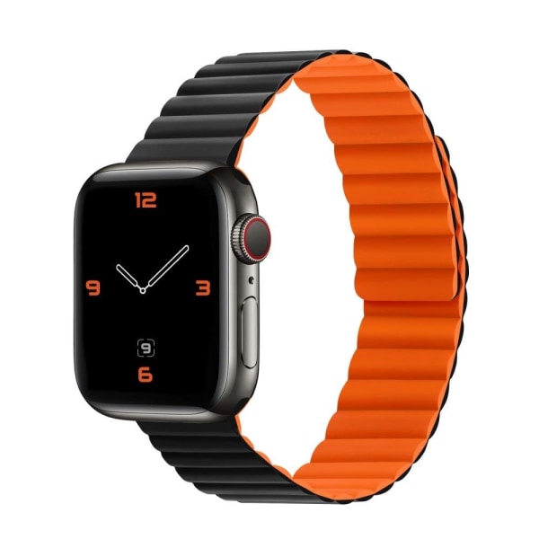 Apple Watch (41mm) dobbeltfarvet silikoneurrem - Sort / Orange Black