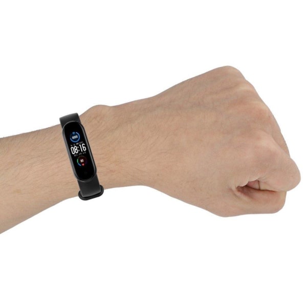 Xiaomi Mi Smart Band 6 / 5 glossy silicone watch band - Grey Silvergrå