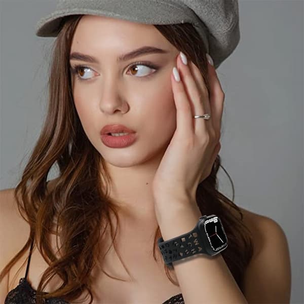 Apple Watch Series 8 (41mm) silikoneurrem med hult bogstav - Sort Black