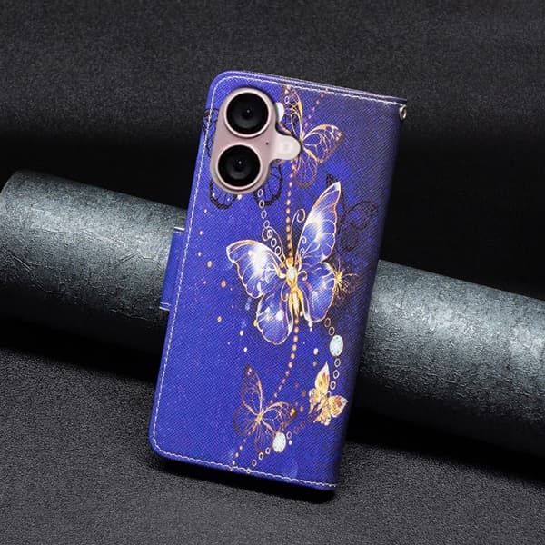 Wonderland iPhone 16 Plus flip-etui - Lilla Sommerfugler Purple